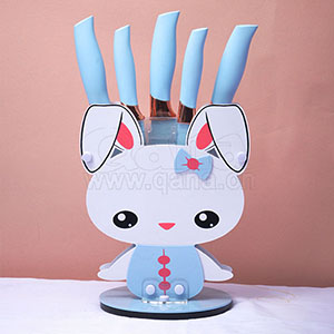 Small white rabbit expression knife hold