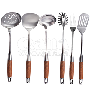 Kitchenware set with steel and wood hand